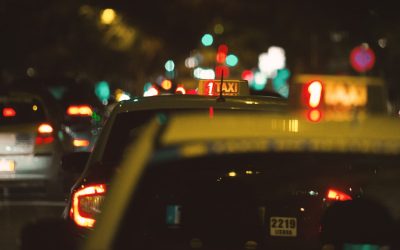 Taxi: Precios Globales y Consejos para Viajeros 2025