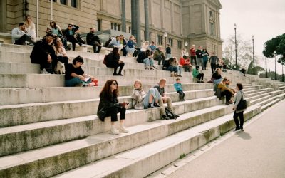 Dominando el Arte de Conectar: Consejos para Mejorar tus Habilidades Sociales en 2025