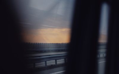 Cómo Viajar Barato en 2025: Tu Guía Definitiva para Ahorrar en Vuelos, Alojamiento y Comida