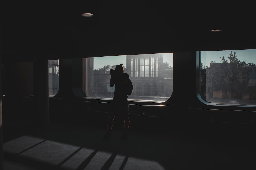 la-gu-a-definitiva-para-viajeros-solitarios-descubre-el-mundo-a-tu-manera-1761848110840