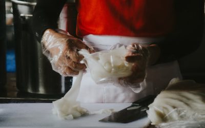 Explorando el Mundo a Través del Paladar: Destinos y Consejos Culinarios para 2026