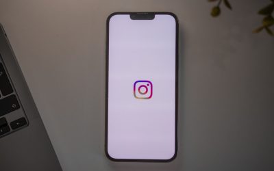 Conviértete en un Influencer Exitoso en 2026: Tu Guía Definitiva para YouTube, Instagram, TikTok y Facebook