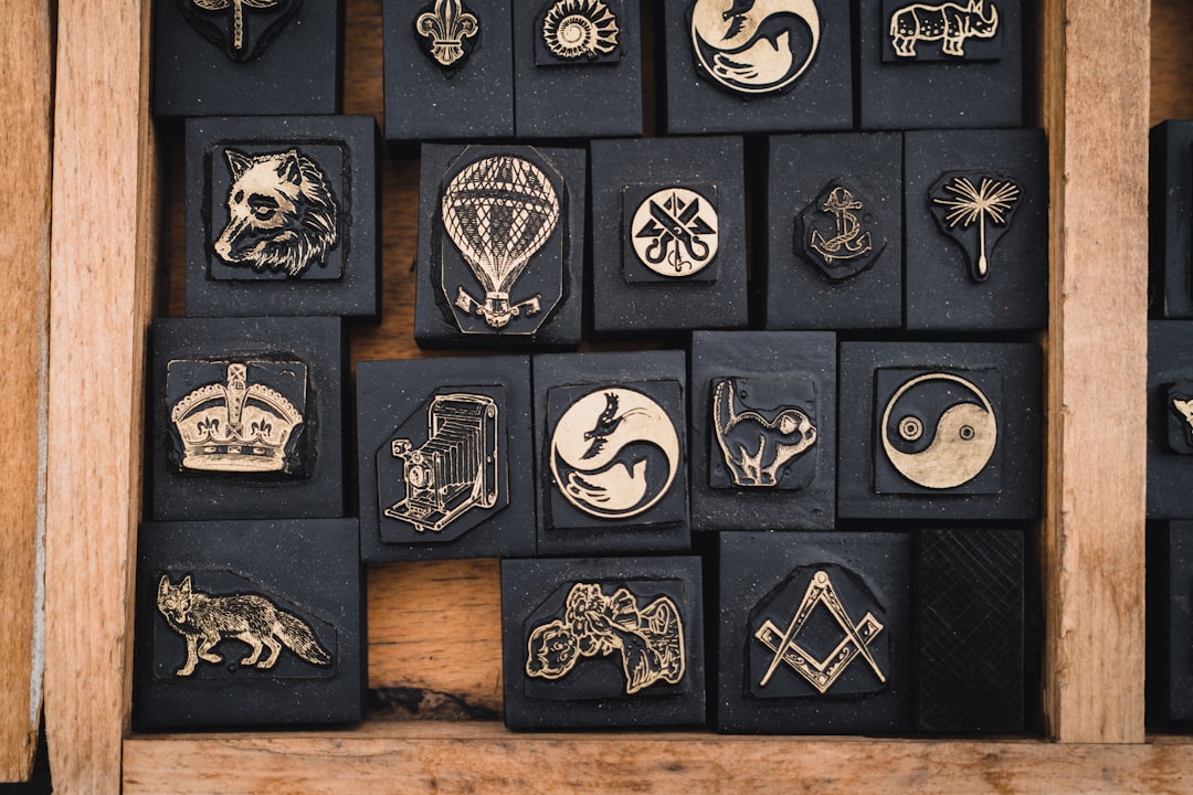 descifrando-el-amor-c-smico-una-gu-a-completa-de-la-compatibilidad-astrol-gica-en-2026-1772669683749