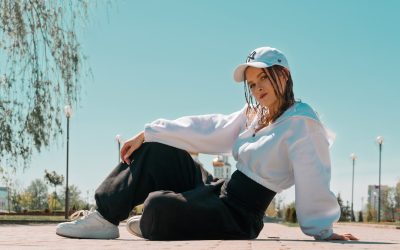 Conviértete en un Influencer Exitoso en 2026: Tu Guía Definitiva para Dominar YouTube, Instagram, TikTok y Facebook