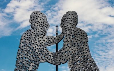 Descifrando el Cosmos del Amor: Una Guía Completa de la Compatibilidad Astrológica en 2026