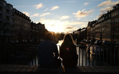 Descifrando la Conexión Cósmica: Tu Guía Completa de Compatibilidad Astrológica en 2026 ✨
