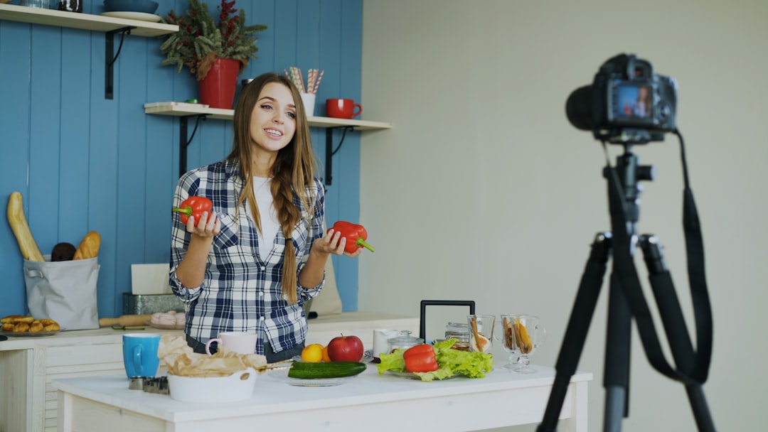 c-mo-dominar-el-arte-de-ser-influencer-en-2026-tu-gu-a-definitiva-para-youtube-instagram-tiktok-y-facebook-1786612503415