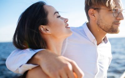 Compatibilidad Zodiacal: Descifrando las Conexiones Cósmicas en el Amor y la Amistad