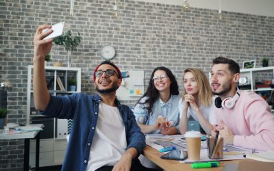 Conviértete en un Influencer Exitoso en 2026: Guía para YouTube, Instagram, TikTok y Facebook