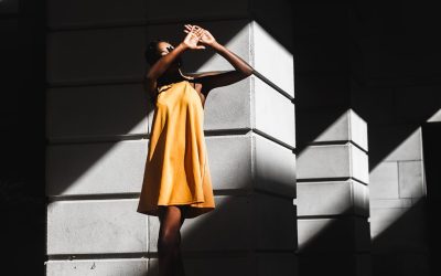 Conviértete en un Influencer Exitoso en 2026: Tu Guía Definitiva para YouTube, Instagram, TikTok y Facebook